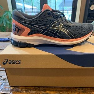 ASIC GT 1000 9. Women’s 8.5.
